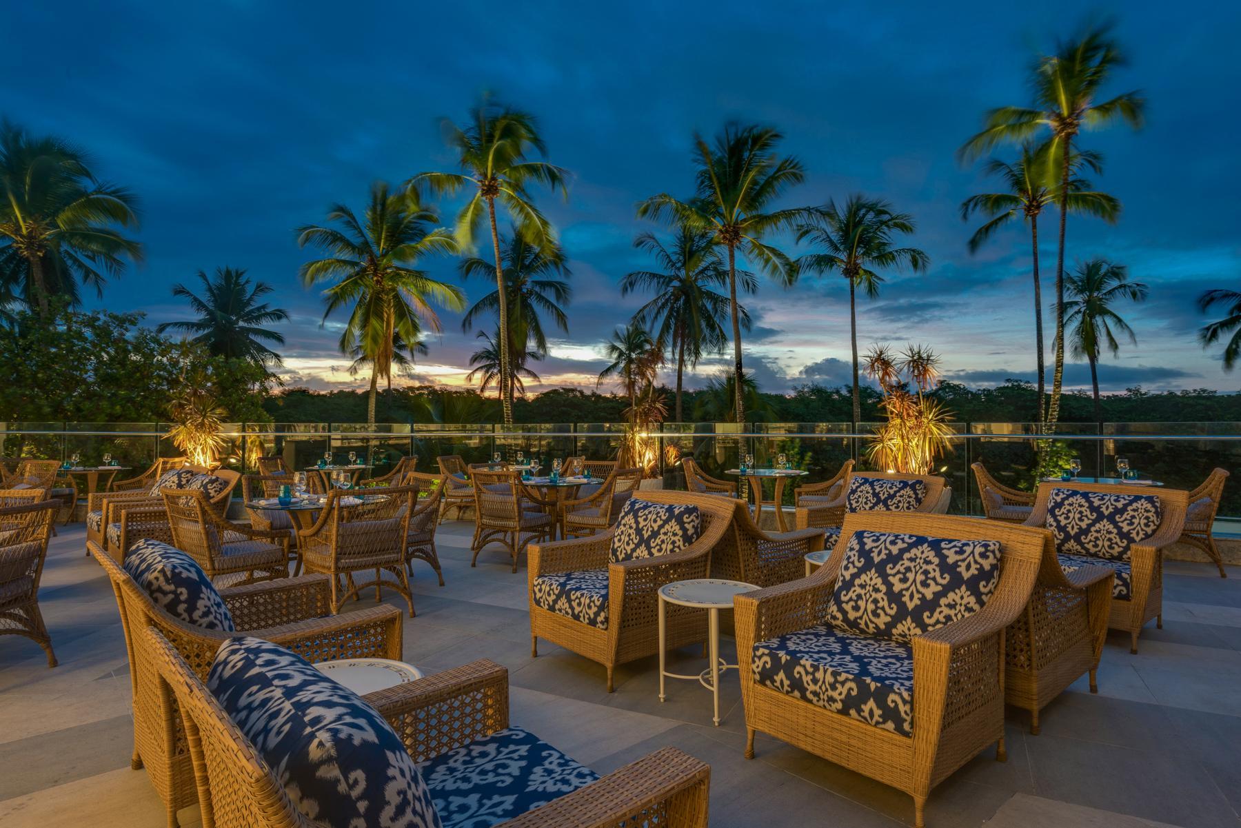 Sheraton Reserva Do Paiva Cabo de Santo Agostinho Exteriér fotografie The rooftop bar at the hotel